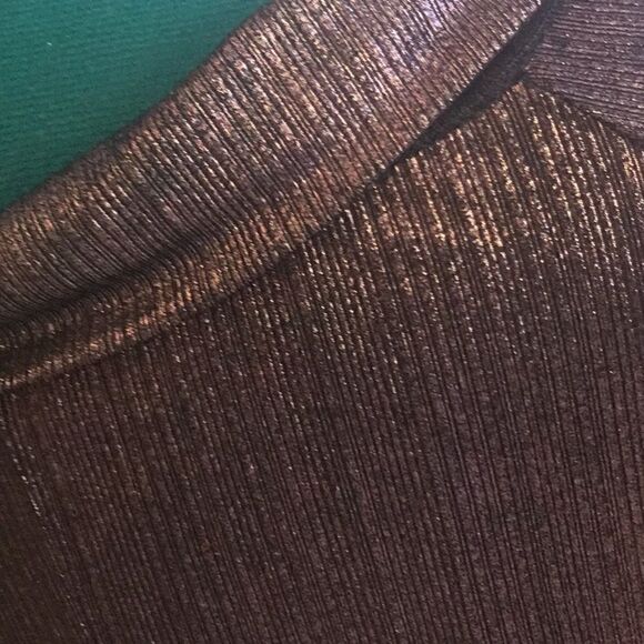 Ribbed material metallic thread top with 3/4 length sleeves in large - Picture 9 of 11